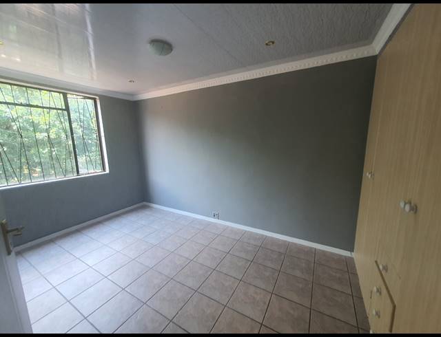 2 BEDROOM APARTMENT TO LET IN THREE RIVERS PROPER